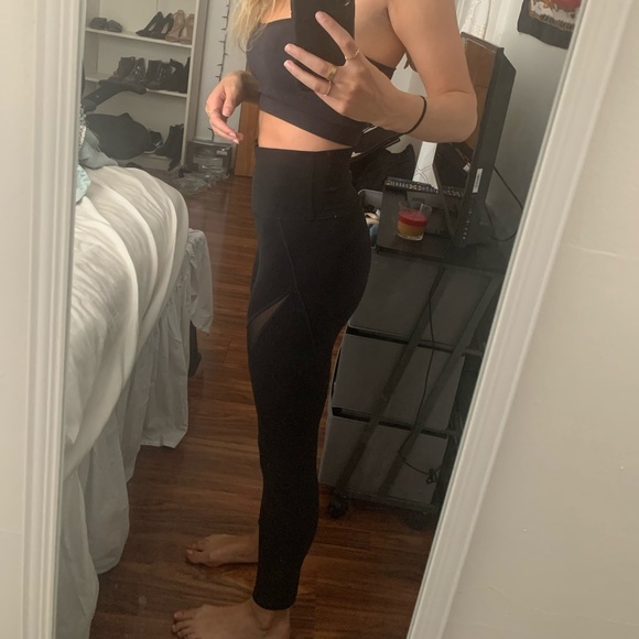 Aritzia High Waist Mesh Legging - Picture 2 of 4